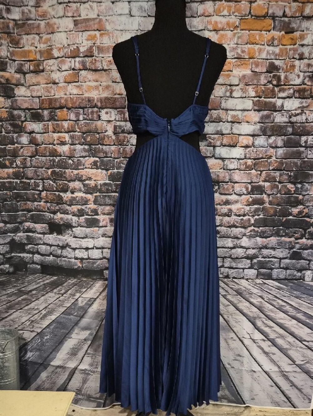 Abercrombie & Fitch Navy Plunging Pleated Maxi Dress - Picture 8 of 10